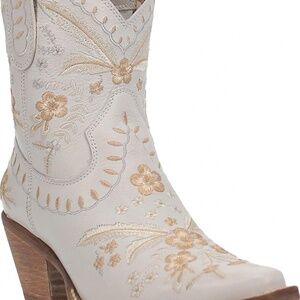 Dingo Primrose Embroidered Boots size 7